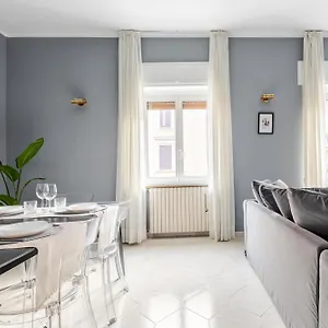 - Isola Apartment Milan