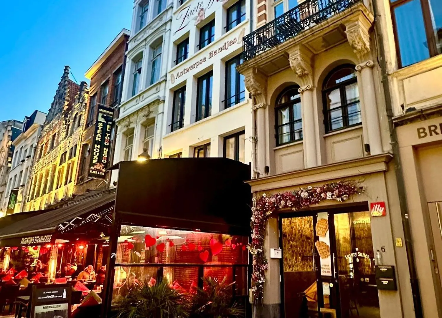 Luxury Suites Historic Center By Rikas Hotels Anversa